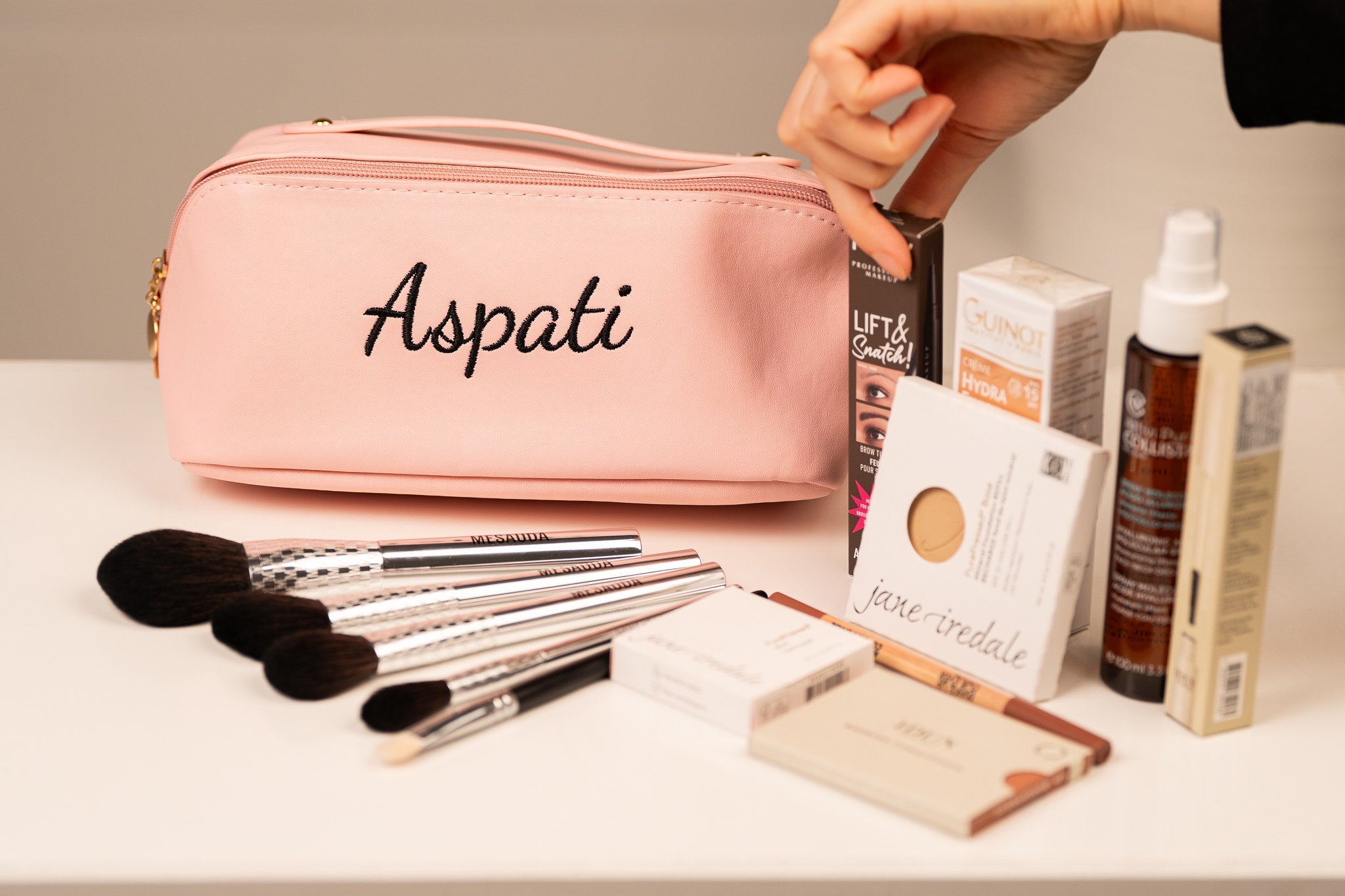 KASDIENIO MAKIAŽO RINKINIAI MINI, MIDI, MAXI